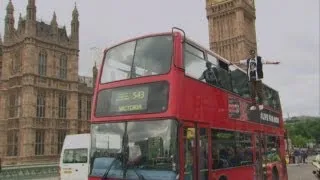 Dynamo 'levitates' on the side of a London double decker bus