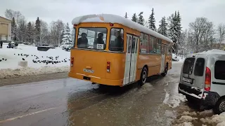 Отправление автобуса ЛИАЗ-677М от ДК Мир по 32 маршруту