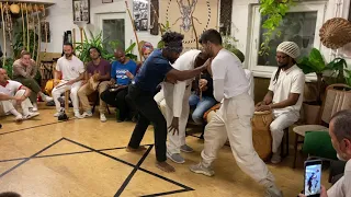Capoeira CM Gugu e Mestre poncianinho in der Casa do Axe Hamburg Nos Jardins De Aruanda