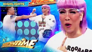 Jhong deceives Vice Ganda with his magic trick | It's Showtime