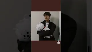 How jin treats Rj v/s other bt21 members 🥺😂😂😂