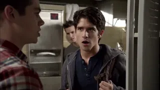 Teen Wolf 2x02 Scott and Stiles tries to figures out that there is another werewolf in school.