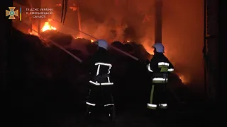 Волочиські вогнеборці ліквідували пожежу тюків соломи та сіна