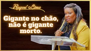 Gigante no chão,não é gigante morto // Raquel Lima