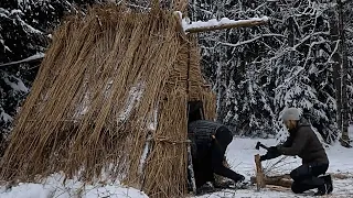 Building a shelter in the woods with my friends was our way to avoid the winter l Life in the forest