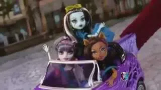 Monster High ♥ SCARIS ♥ City of Frights ♥ Doll Commercial ♥ Convertible Car & Cafe Set