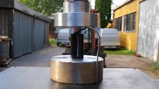 Crushing large lithium batteries with hydraulic press