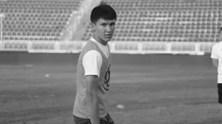 😓 Inna lillahi va inna ilayhi rojiun. 20 yoshli futbolchi Diyor Rahimqulov avtohalokatda vafot etdi