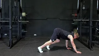 The bear crawl with high hip position // Dynamic Shoulder Conditioning