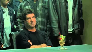 Simon Cowell get killed in Scary Movie 3. Subs + Good quality