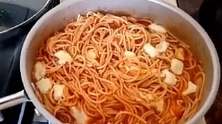 Spaghetti con puré de tomate receta económica #soyyes