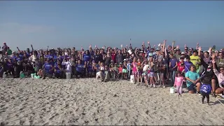 San Diegans hit the beaches for a major cleanup day