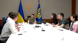 Владимир Зеленский пообщался с украинскими журналистами (2022) Новости Украины