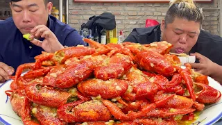 [Fat Monkey Boy's Latest] Monkey Brother got a sour  spicy and spicy crayfish. The meat is firm and