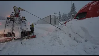 Truckee, CA dig out from epic blizzard of 2024 - Semi Recovery - Plows - Snow Train - 4k