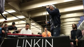 Linkin Park LIVE in Grand Central Station: "Burn it Down"
