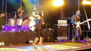 Anggun-Être né quelque part live à mouscron le 21/07/2016