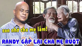 Ca sĩ Randy nghẹn ngào gặp lại cha mẹ ruột của mình sau 20 năm xa cách