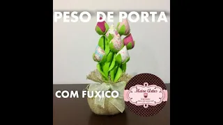 PESO DE PORTA COM FUXICO