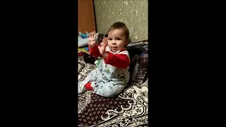 #Shorts . Funny babies. #Baby dancing. Позитив. Юмор. Приколы. Забавные малыши. Малышка танцует.