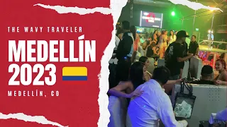 2024 🇨🇴 MEDELLIN COLOMBIA WALKING TOUR COMUNA 13 GRAFFITI TOUR PROVENZA PARQUE LLERAS NIGHTLIFE🌴