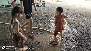 Kids play with water 💦💦💦