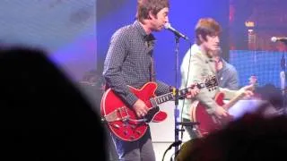 Noel Gallagher's High Flying Birds - Freaky Teeth @ iTunes Festival 2012 (HD)