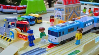 Titipo's new station Big Town & Tayo's railroad crossing station where Thomas the Tank Engine passes