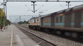 Cow Hit In Train : Emergency Brake Applied Sachkhand Express 12716 In Kartarpur Station Punjab