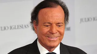 Julio Iglesias speaking 5 languages