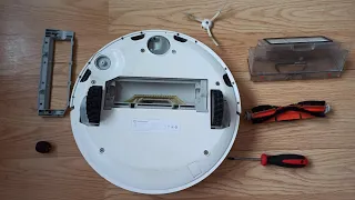 Провожу техобслуживание Робота Пылесоса Xiaomi Mi Robot Vacuum Cleaner : Мою щётку и пр...