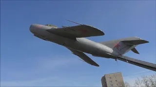 самолет МиГ-17, Памятник авиаторам Волховского района