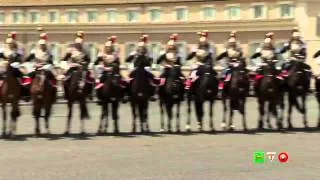 Piazza del Quirinale - Cambio della Guardia d'Onore del Reggimento Corazzieri - www. HTO.tv