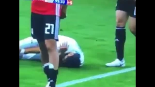 SUAREZ CERCA DI MORDERE IL GIOCATORE DELL’EGITTO AL MONDIALE RUSSIA 2018