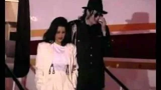 Michael Jackson and wife Lisa Marie Presley arrive in Hungary.wmv