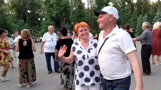 И ТАКОЙ, КАК ТЫ, НА ВСЁМ СВЕТЕ НЕТ!💃🕺🌷/ТАНЦЫ В ПАРКЕ ГОРЬКОГО ХАРЬКОВ АВГУСТ 2021