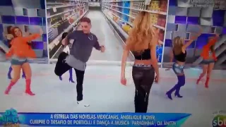 Angelique Dançando Paradinha.