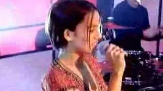 2001-10-20 - Alizée - Moi... Lolita (Live @ TOTP)