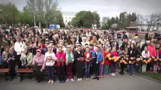 В День единых действий школьники и студенты спели про Победу в центре Волгограда