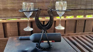 crea artesania con herraduras porta vinos/candelabro con metal reciclado