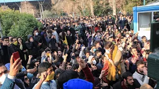 Manifestations en Iran : "La population manque de confiance dans les institutions"