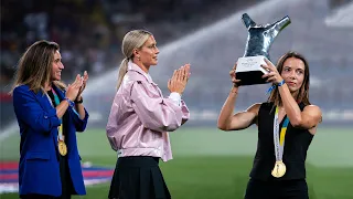 WORLD CUP HEROINES honoured by Barça fans 🏅👏👏👏