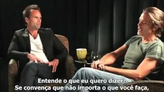 Timothy Olyphant and Walton Goggins funny  Justified talk  Legendado em português  parte 1