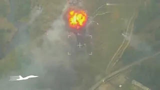 Беспилотник зафиксировал мощный взрыв на земле. #Украина #азовсталь