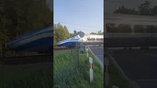 (012s) PKP EIP Pendolino na przejeździe