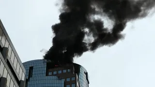 🔥🏢High-rise fire in Montreal (Place Montreal Trust) - Video 1: Arriving at the scene