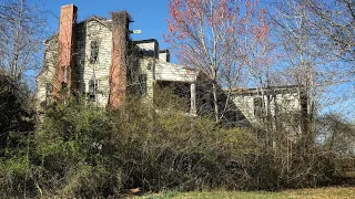 The Once Grand 200 year old Abandoned Riddick Plantation in North Carolina