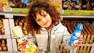 Алис КАК МАМА покупает продукты в Супермаркете// Киндер Сюрприз KINDER MAXI Новая коллекция на Пасху