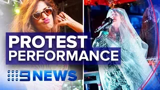 Rapper M.I.A performs at Assange extradition protest | Nine News Australia