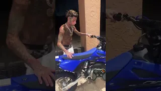 Island Boy Explains Where He Puts His 2 Cycle Oil At On His Show Room Floor 2023 Yz85